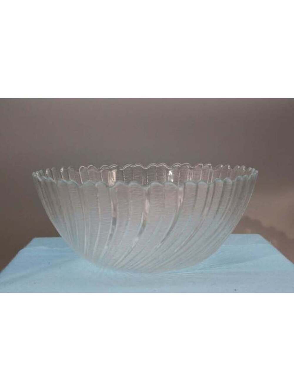 Vintage Clear Ribbed & Scalloped Glass Serving Bowl